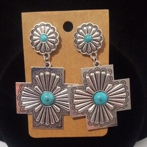 SILVER AND TURQUOISE FLORAL DROP EARRINGS SET NWT